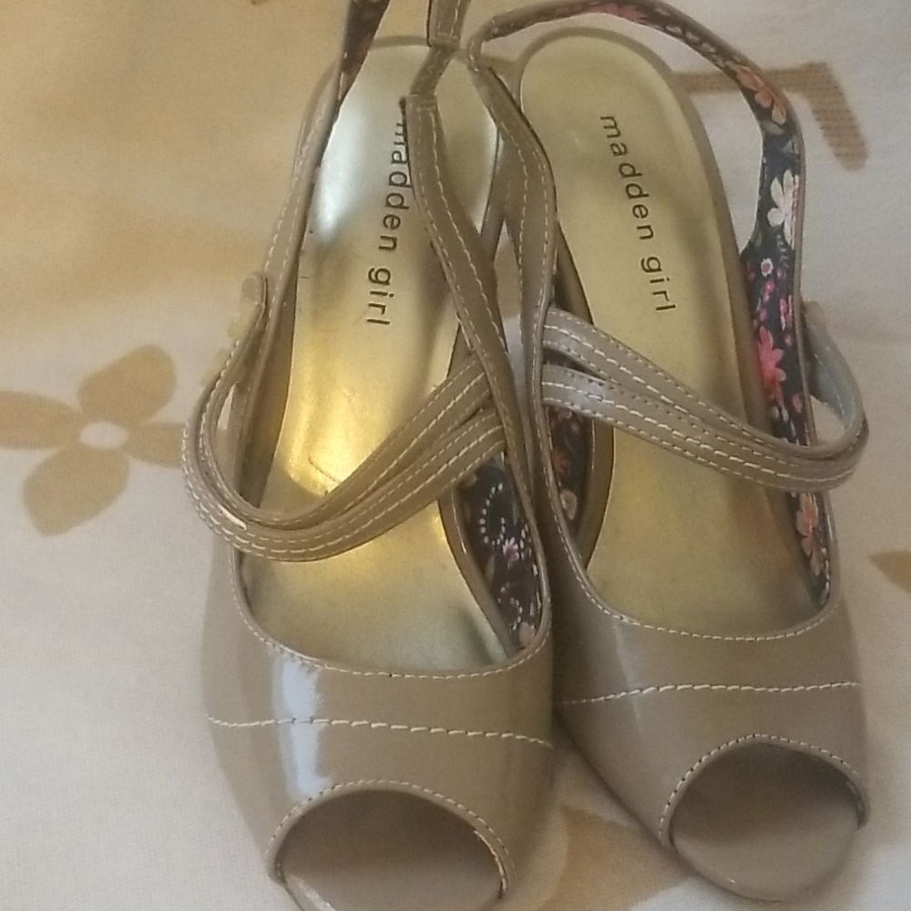 High heels tan